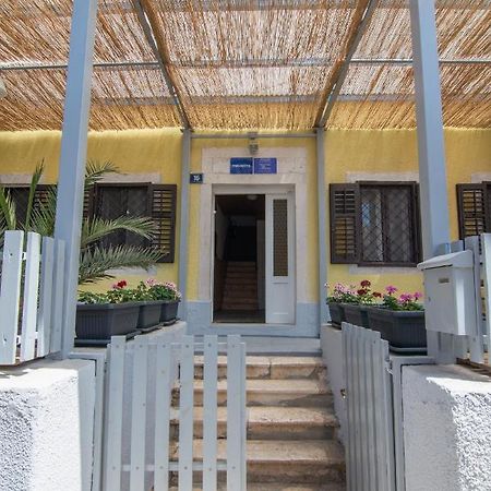 Hostel Flora Мали-Лошинь Экстерьер фото