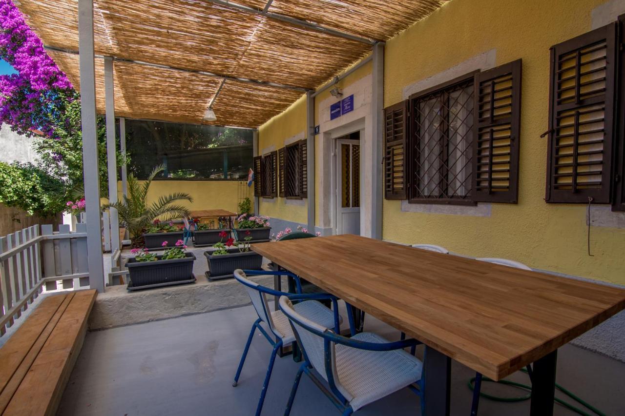 Hostel Flora Мали-Лошинь Экстерьер фото