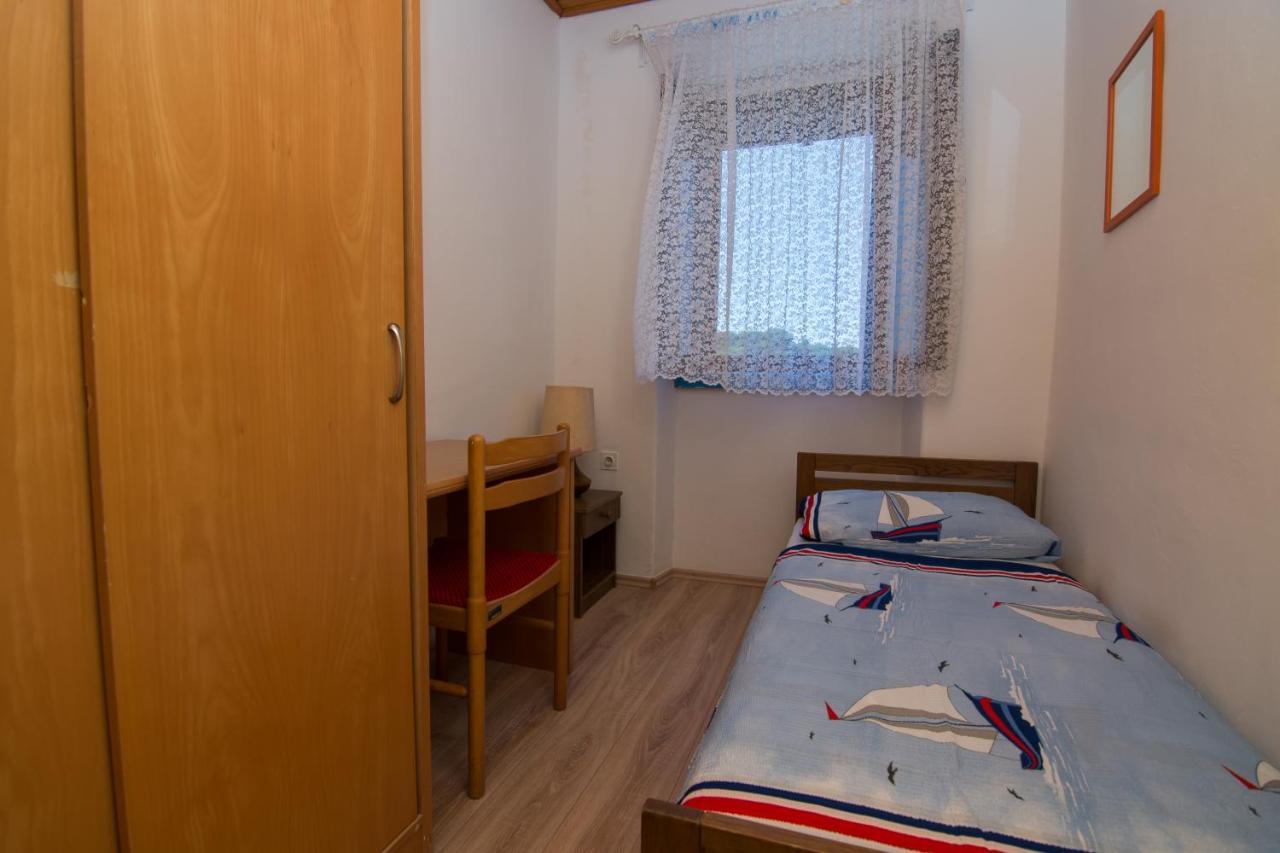 Hostel Flora Мали-Лошинь Экстерьер фото