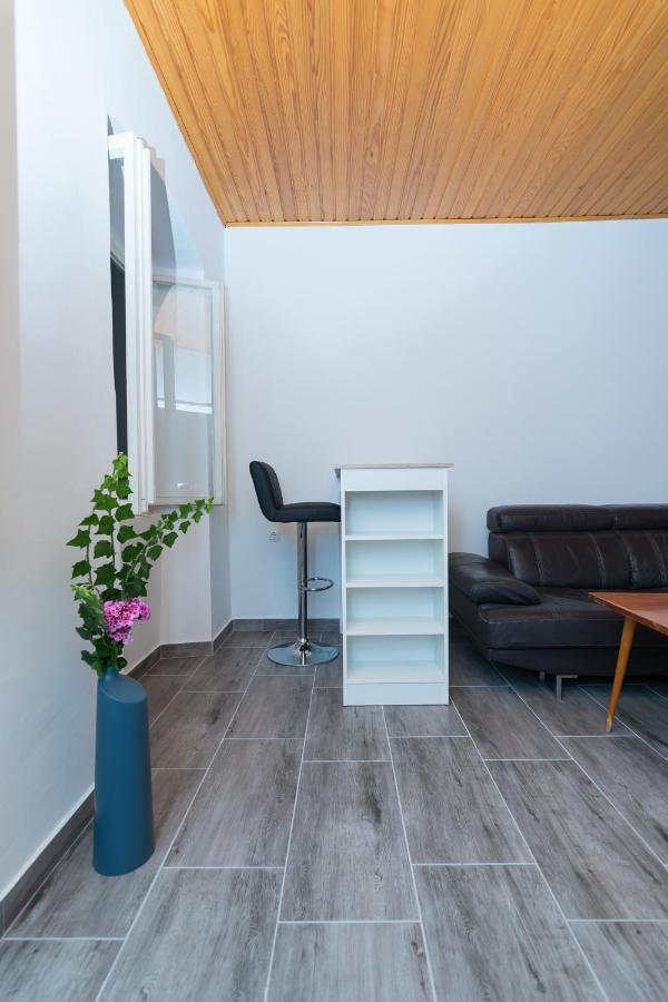 Hostel Flora Мали-Лошинь Экстерьер фото