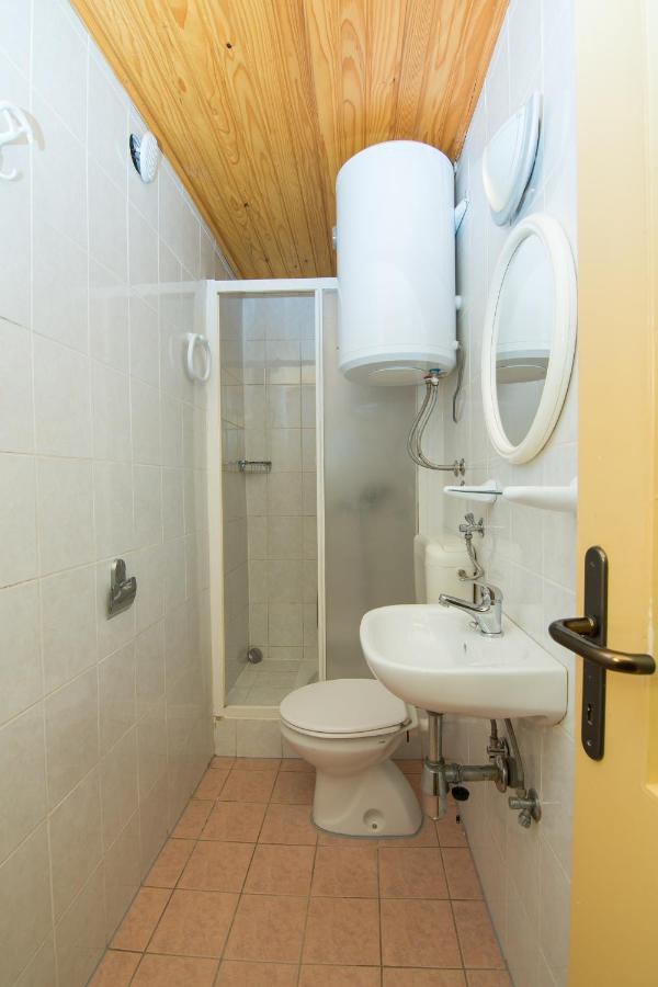 Hostel Flora Мали-Лошинь Экстерьер фото