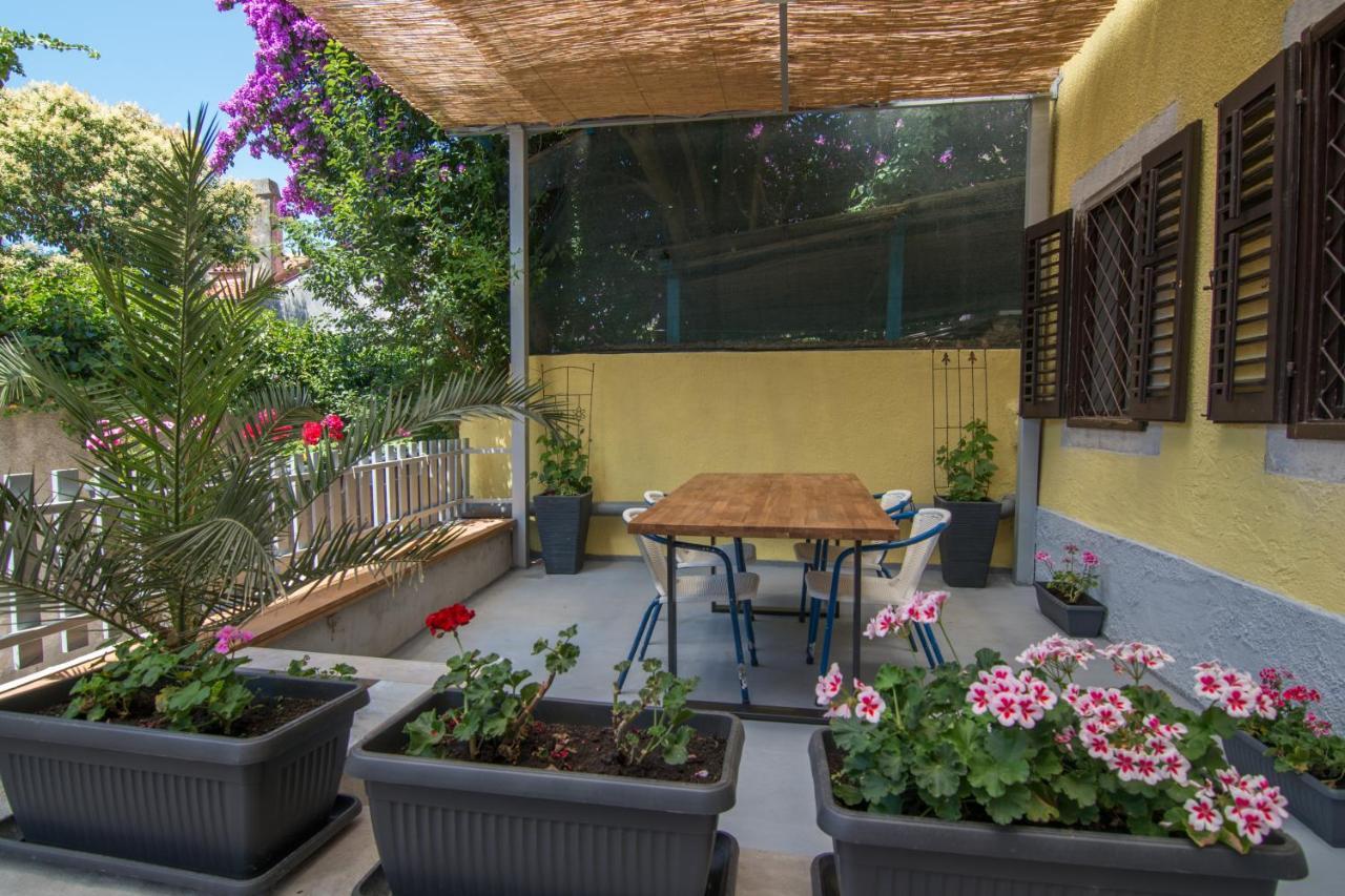 Hostel Flora Мали-Лошинь Экстерьер фото